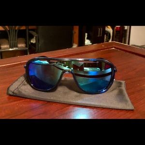 Oakley ‘OUTPACE’, Men’s Sunglasses.